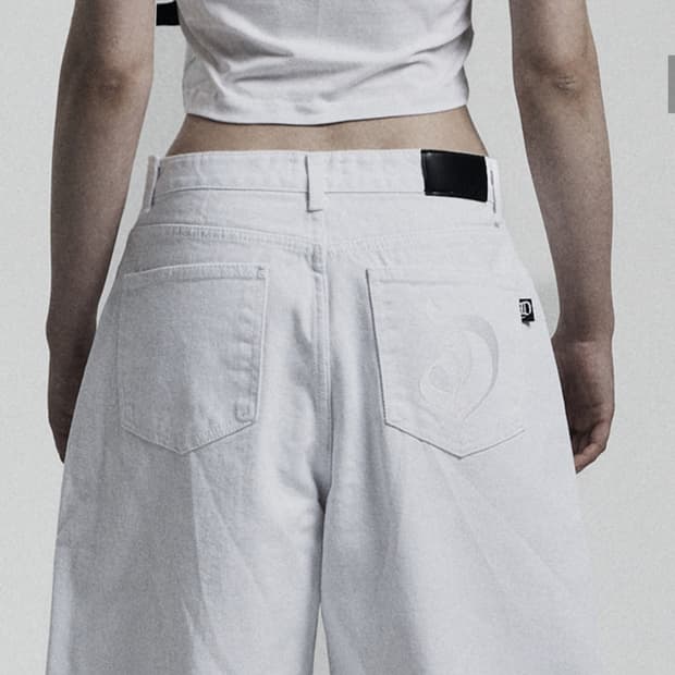오도어 노이어 화이트 팬츠