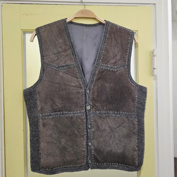 그레이 니트 스웨이드 레더조끼