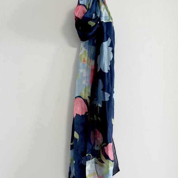 네이비 빈티지 플라워패턴 스카프