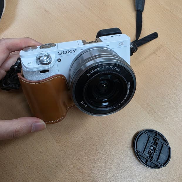 소니 a6000 화이트 판매합니다.