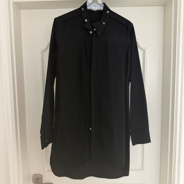 앤 드뮐미스터 블랙 롱 셔츠