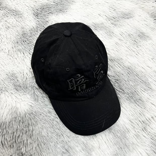 다크룸 스튜디오 볼캡