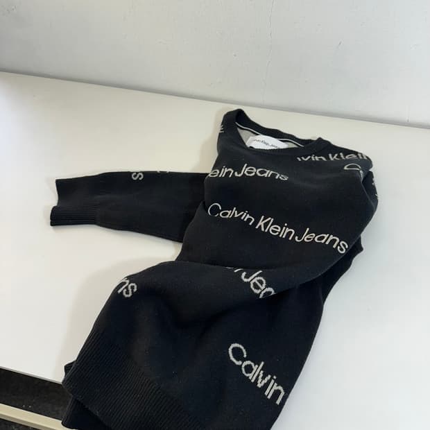 M 켈빈클라인 블랙 멀티로고 라운드니트