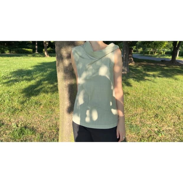 (w) Cowl Neck Sleeveless Top