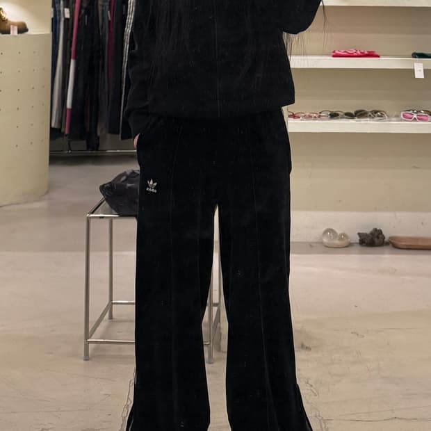 아디다스 벨벳 트랙팬츠 U1242