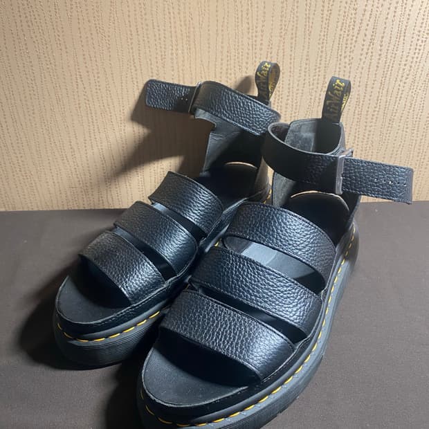 닥터마틴 클라리사ll 쿼드 블랙 샌들 280