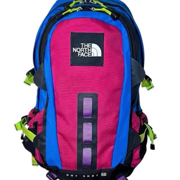 아오이유우 노스페이스 핫샷 백팩