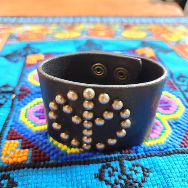 Moussy 찡 가죽팔찌