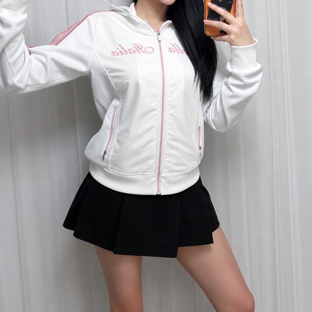 휠라 레트로 레터링 후드 트랙 자켓
