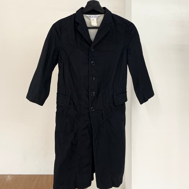 꼼데가르송 블랙 개더드 버튼 코트