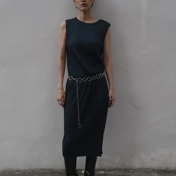 Navy pleats one-piece
