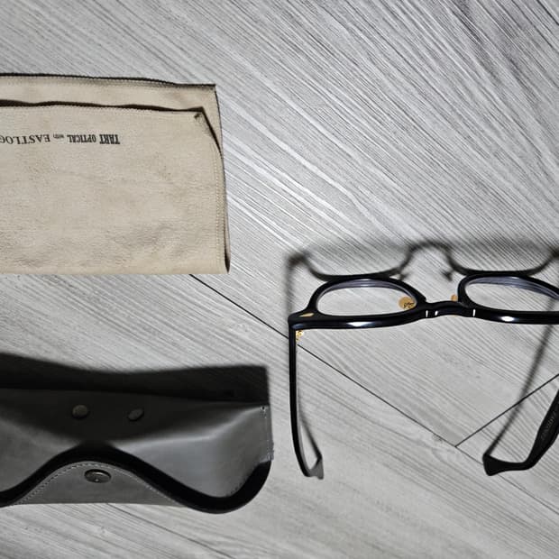 타르트옵티컬 × 이스트로그 블랙 골드 46 사이즈 판매 합니다.