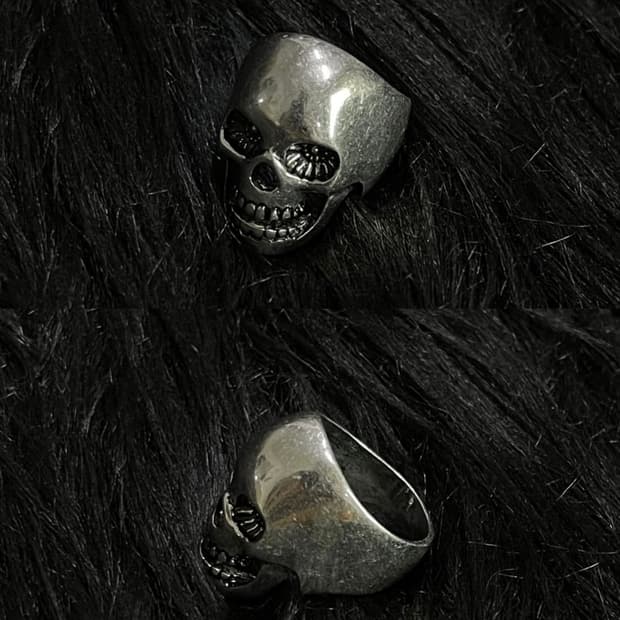 Skull ring