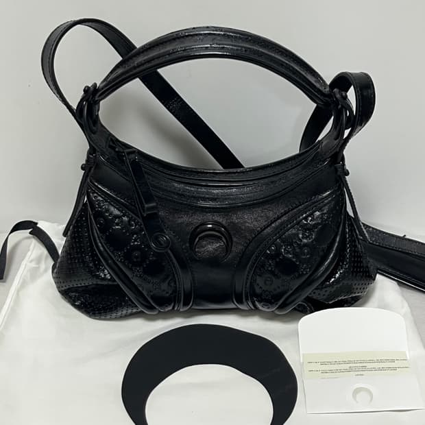 마린세르 25fw 무노그램 엠보스드 레더 퓨추라 미니 백