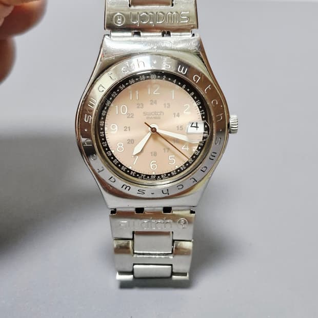 01) 스와치 아이러니 해피조 핑크시계