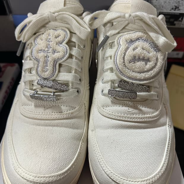 나이키 에어포스 스캇 세일 300사이즈