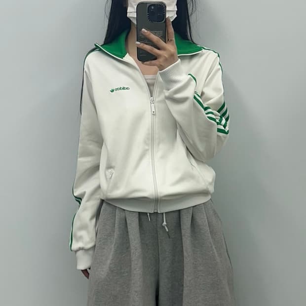 아디다스 흰 초 트랙 져지 
