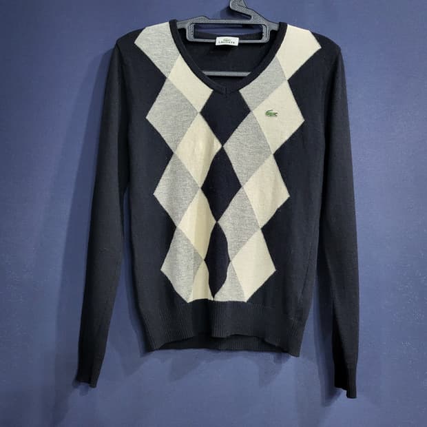 라코스테 아가일 패턴 브이넥 니트