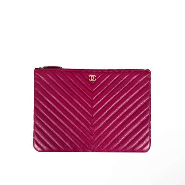 샤넬 클래식 쉐브론 램스킨 클러치 버건디 금장 미디움 뉴미듐 A82545