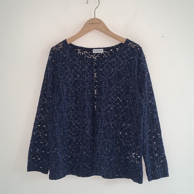 One button punching cardigan