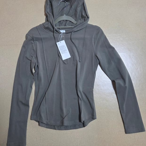 스파오 긴팔 후드티 카키 S