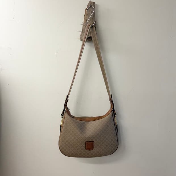 셀린느 베이지 마카담 캔버스 호보 숄더백 