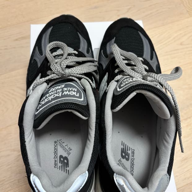 뉴발란스 991v2