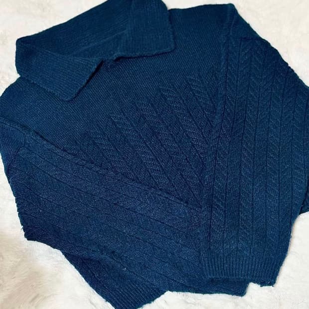 청록색 카라 꽈배기 포인트 니트