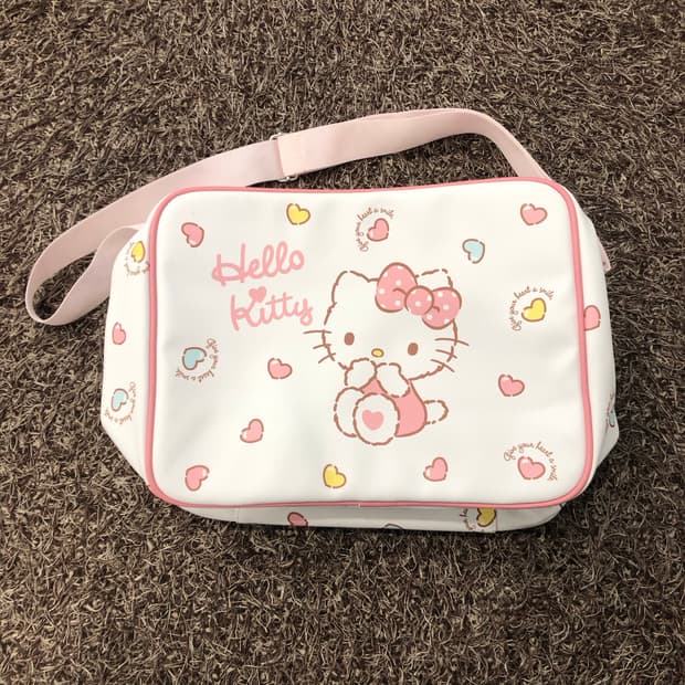 산리오 헬로키티 보스턴백