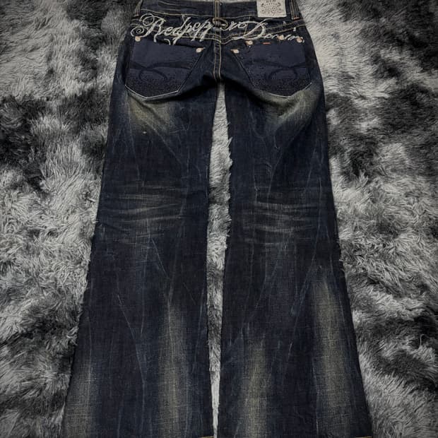 Red Pepper 스크립트 자수 워싱 부츠컷 데님팬츠