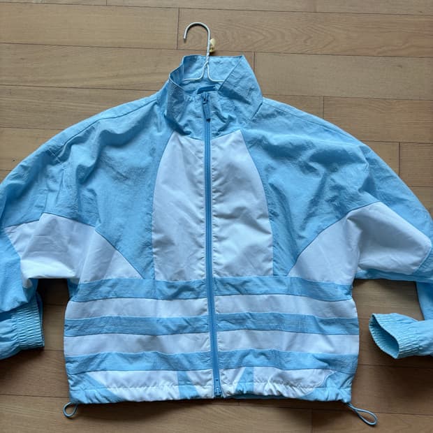 아디다스 하늘색 바람막이 새상품