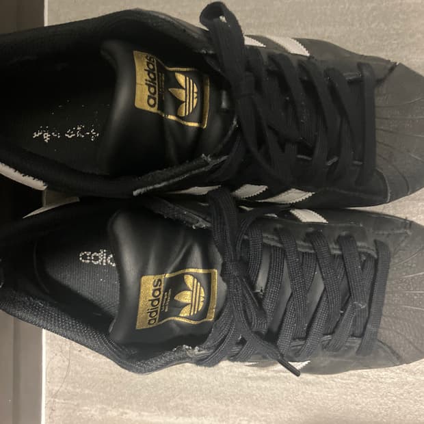 아디다스 슈퍼스타 블랙 280사이즈 팔아요