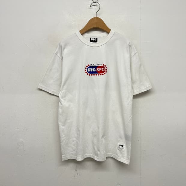 FTC SFC 화이트 반팔 티셔츠