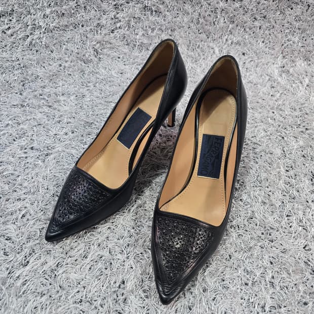 페라가모 스틸레토 힐 7D