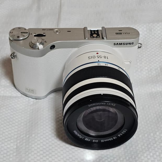 삼성 NX300 미러리스 카메라