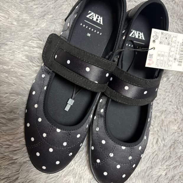 Zara 발레코어 도트슈즈