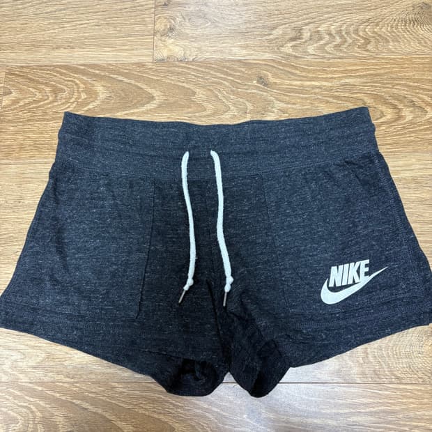 여자 나이키트레이닝 반바지