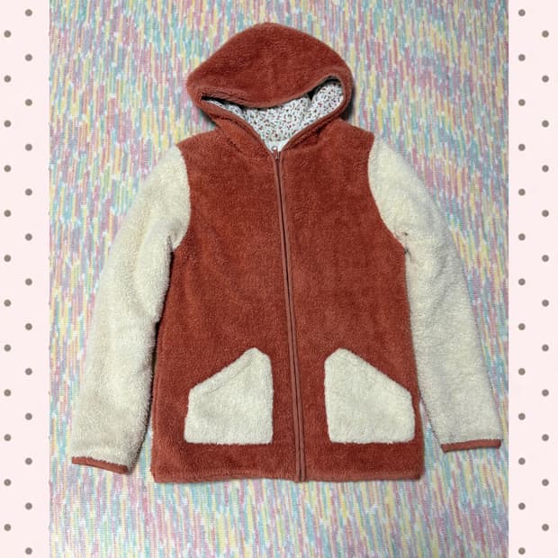 오렌지 배색 플리스 후드집업