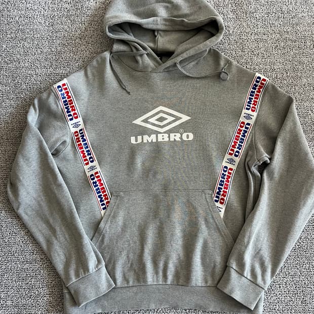 엄브로　빅로고 후드티