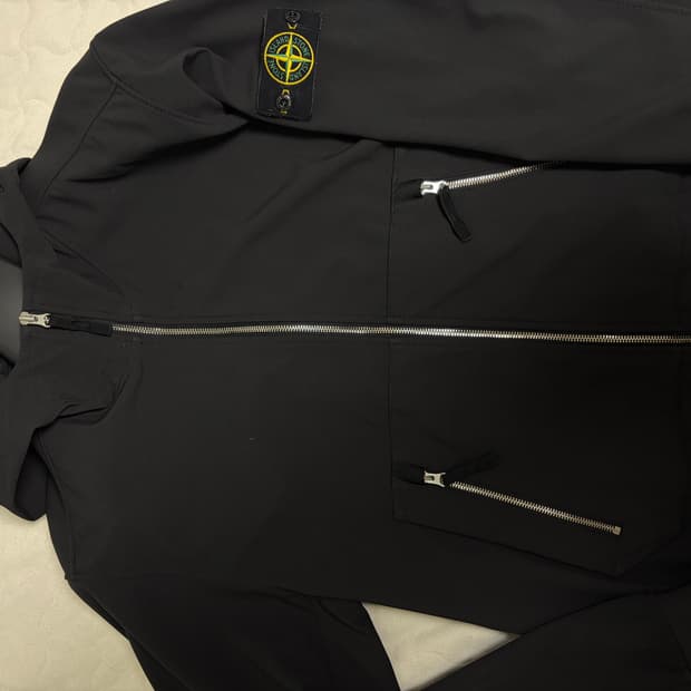 스톤아일랜드 소프트쉘 블랙