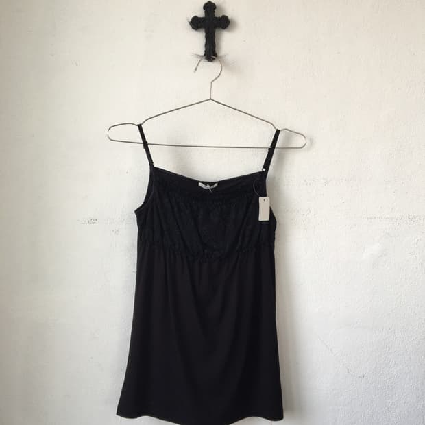 Lace point sleeveless