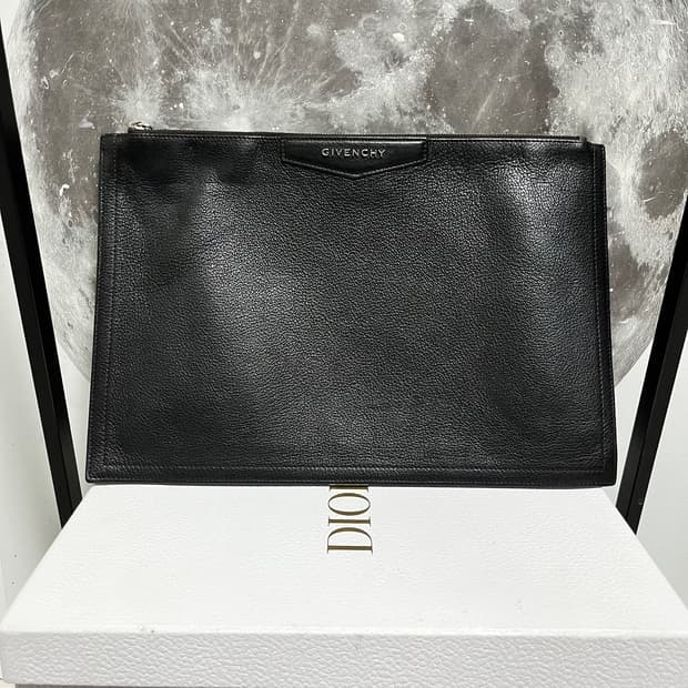 정품 34x24) 지방시 블랙레더 안티고나 클러치