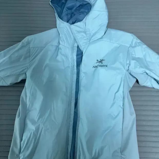 아크테릭스 아톰 lt M 사이즈  오염 하자 일절 없습니다 크림 95만원