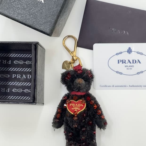 prada / 프라다 블랙 비즈 테디베어 키링 