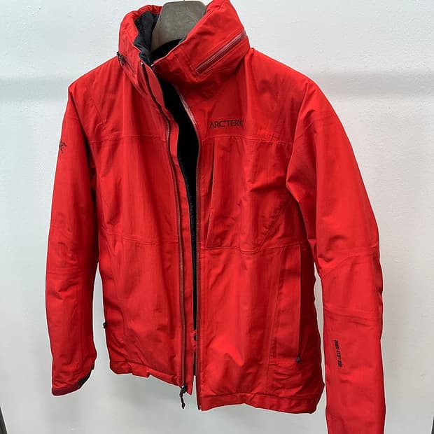 여) 아크테릭스 피션 AR 고어자켓 