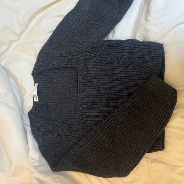 ZARA 스퀘어 세미 크롭 니트