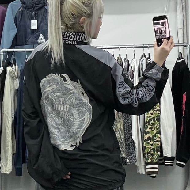 도그타운 블랙드래곤 빅로고 바람막이