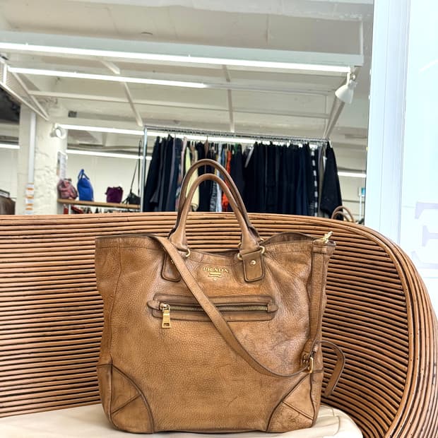 프라다 브라운 체르보 디어스킨 레더 토트백