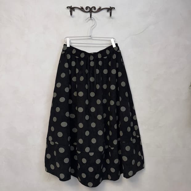 Black corduroy dot balloon skirt