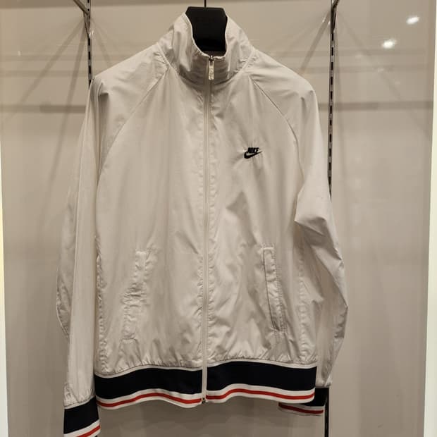 나이키 화이트 트랙쟈켓 110